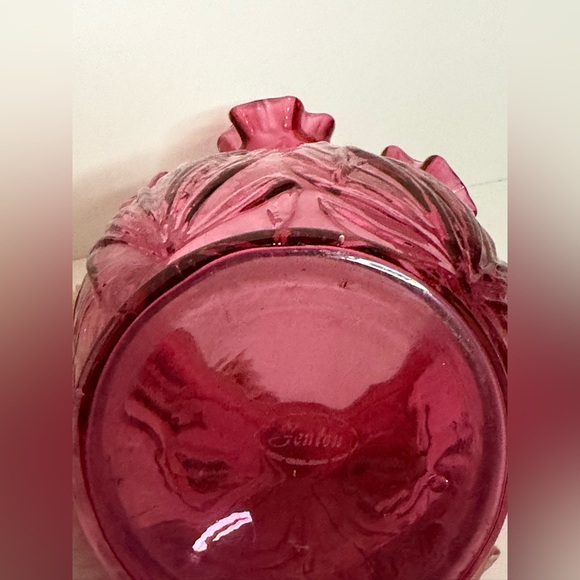 Fenton Cranberry glass vase with a ruffled rim and an embossed daffodil pattern - Picture 14 of 16